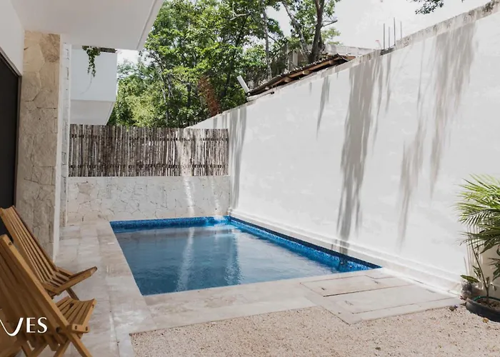 Modern 1br With Private Pool And Surround Speakers