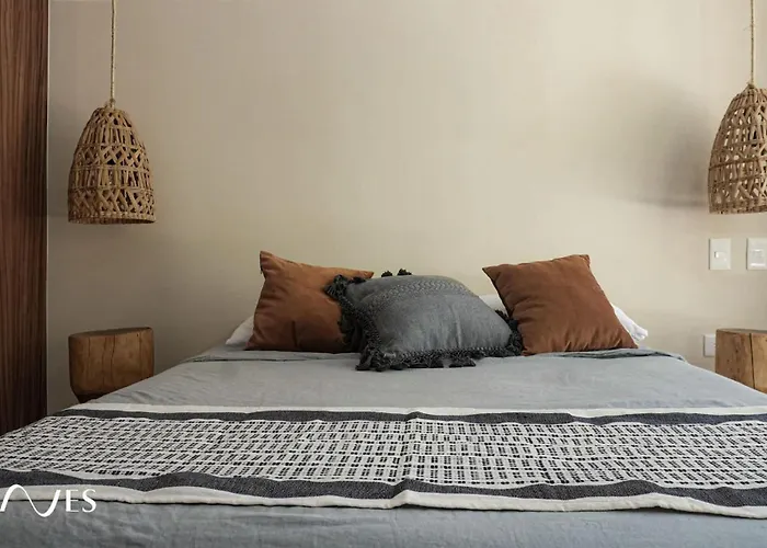 Holiday home Modern 1br With Private Pool And Surround Speakers