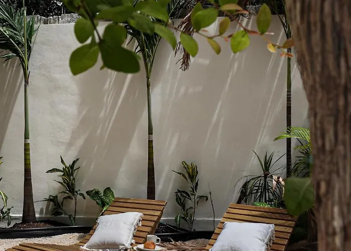 Holiday home Modern 1br With Private Pool And Surround Speakers