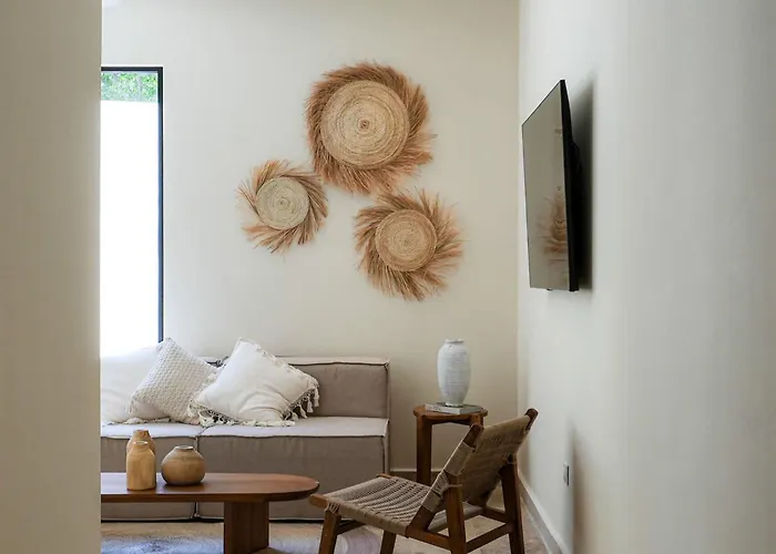 Holiday home Modern 1br With Private Pool And Surround Speakers *